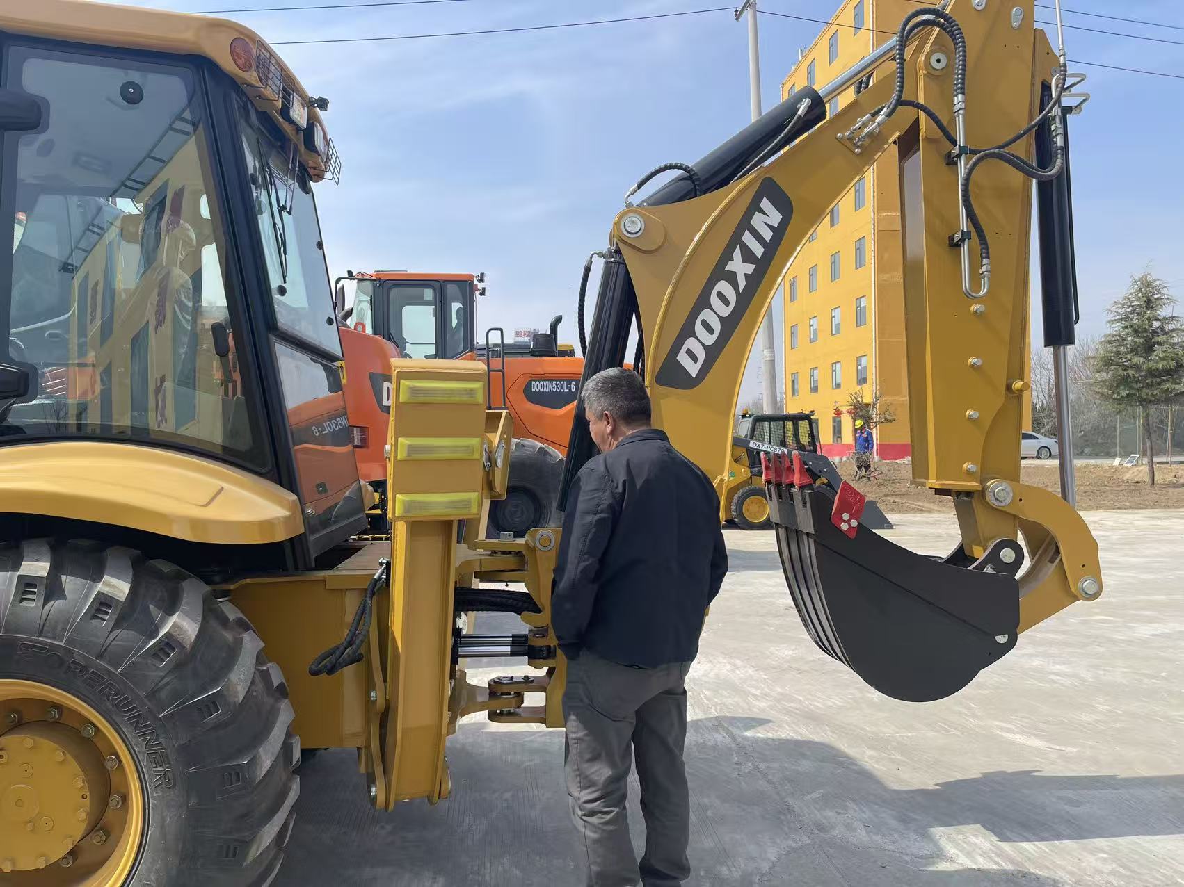 தென் அமெரிக்க வாடிக்கையாளர்கள் எங்கள் தொழிற்சாலைக்கு வருகை தருகின்றனர்