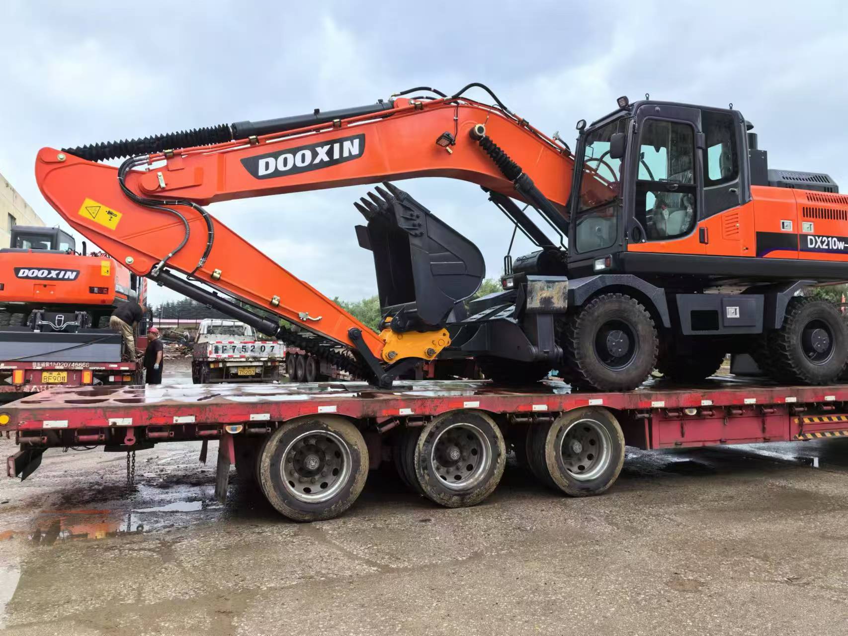 DX210 சக்கர அகழ்வாராய்ச்சியானது ஆப்பிரிக்காவிற்கு தொகுப்புகளாக ஏற்றுமதி செய்யப்படுகிறது